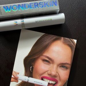 WONDERSKIN: WONDER BLADING ALL-DAY LIP STAIN - COLOR: PLAYFUL